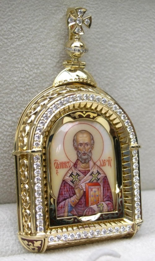 793738_509808235730265_2014731202_o-610x1024